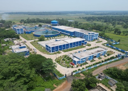 JICA-assisted Purulia water treatment plant, with circular clarifier and process buildings in Manbazar, West Bengal, India Aerial view of JICA-assisted Purulia water treatment plant, with circular clarifier and process buildings in Manbazar, West Bengal, India